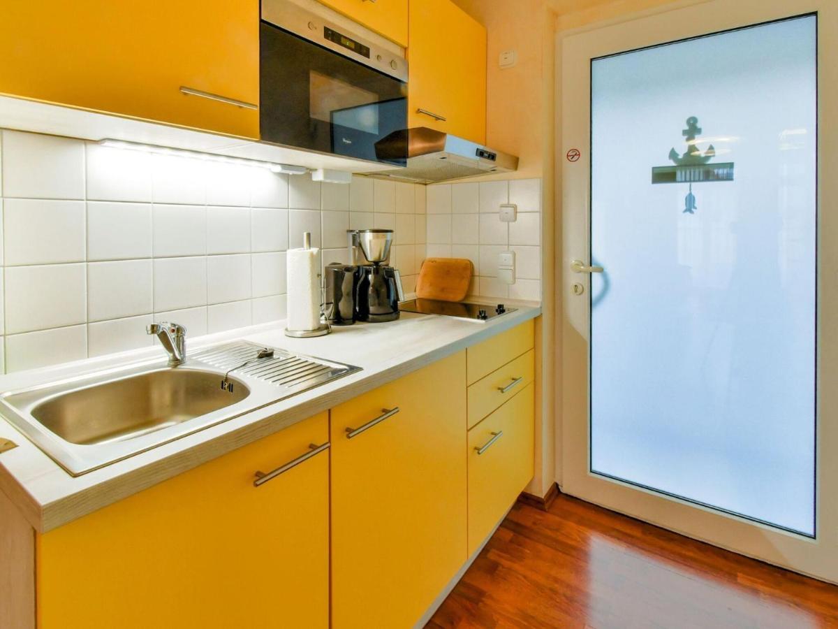 Charming Apartment With A Terrace Near The Sea Wiek auf Rügen Екстериор снимка