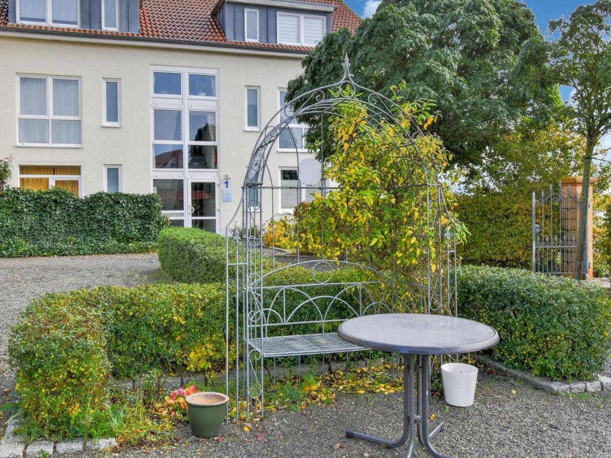 Charming Apartment With A Terrace Near The Sea Wiek auf Rügen Екстериор снимка
