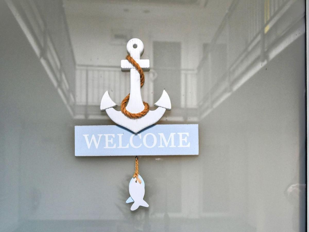Charming Apartment With A Terrace Near The Sea Wiek auf Rügen Екстериор снимка